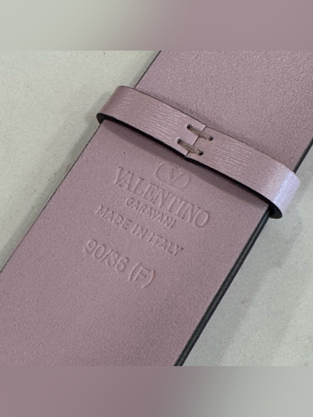 Valentino VLogo Water Lilac Leather Belt with Gold-Tone Hardware - Picture 3 of 7